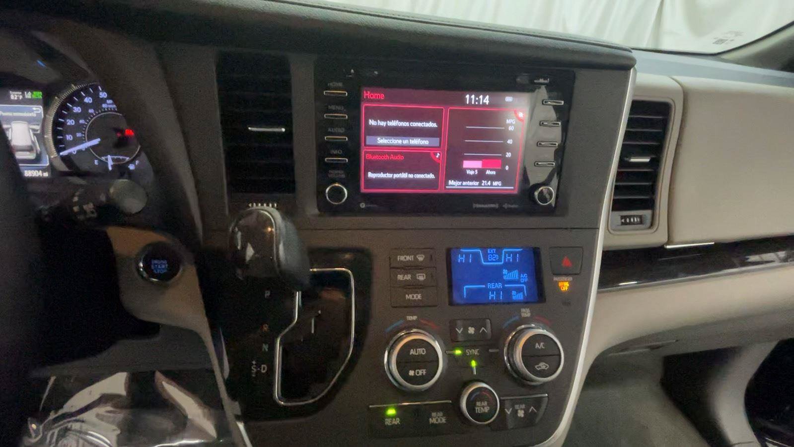 Used 2018 Toyota Sienna XLE FWD image 34