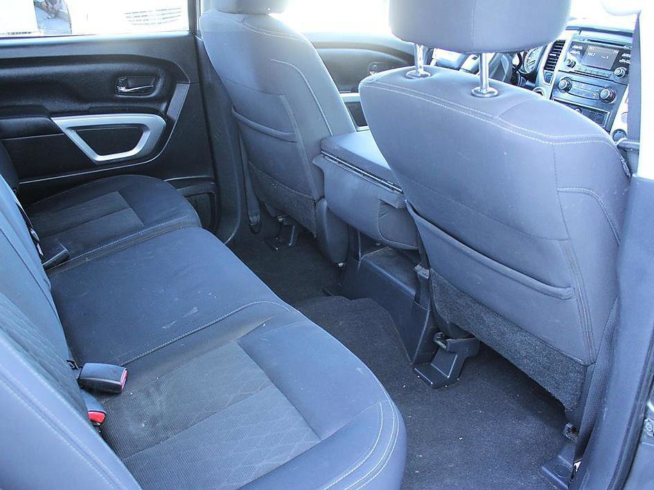 Used 2017 Nissan Titan SV image 18