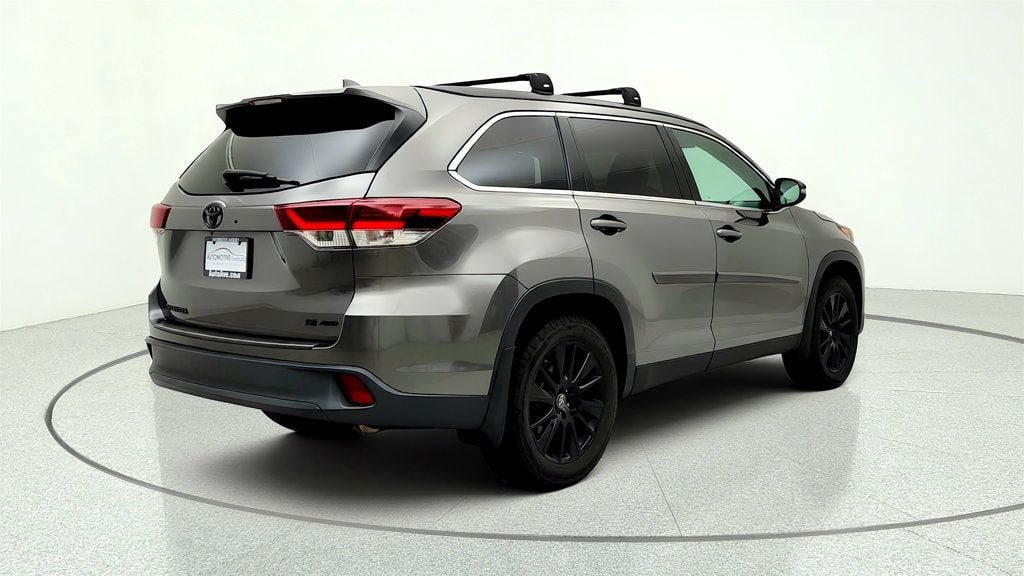 Used 2019 Toyota Highlander SE AWD/4WD image 5