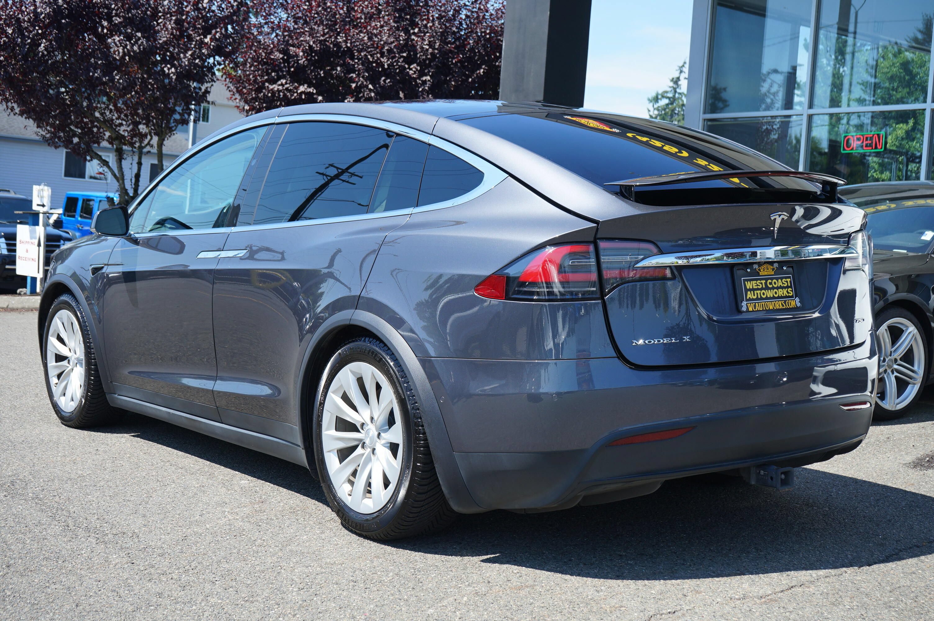 Used 2018 Tesla Model X 75D AWD/4WD image 3