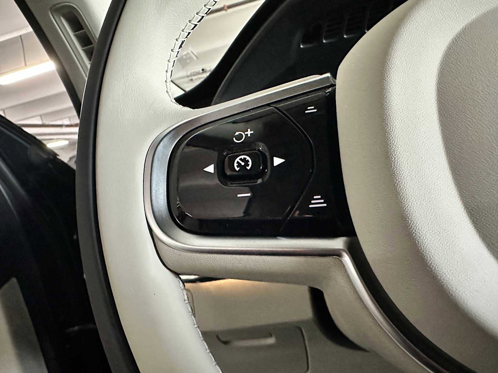 Used 2023 Volvo XC90 B5 Plus w/ Protection Package Premier image 21