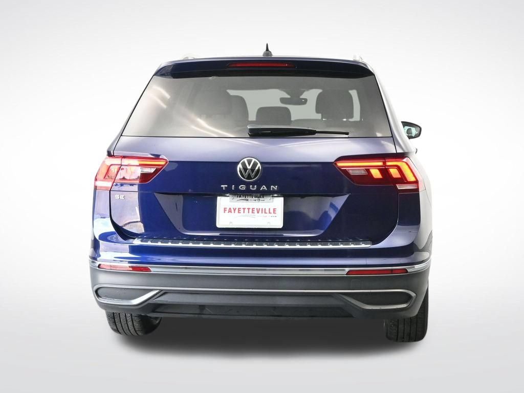 Used 2023 Volkswagen Tiguan SE w/ Panoramic Sunroof Package FWD image 6