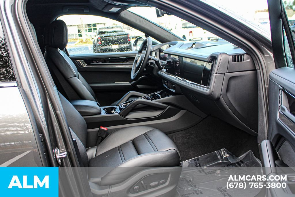 Used 2025 Porsche Cayenne GTS w/ Technology Package image 17