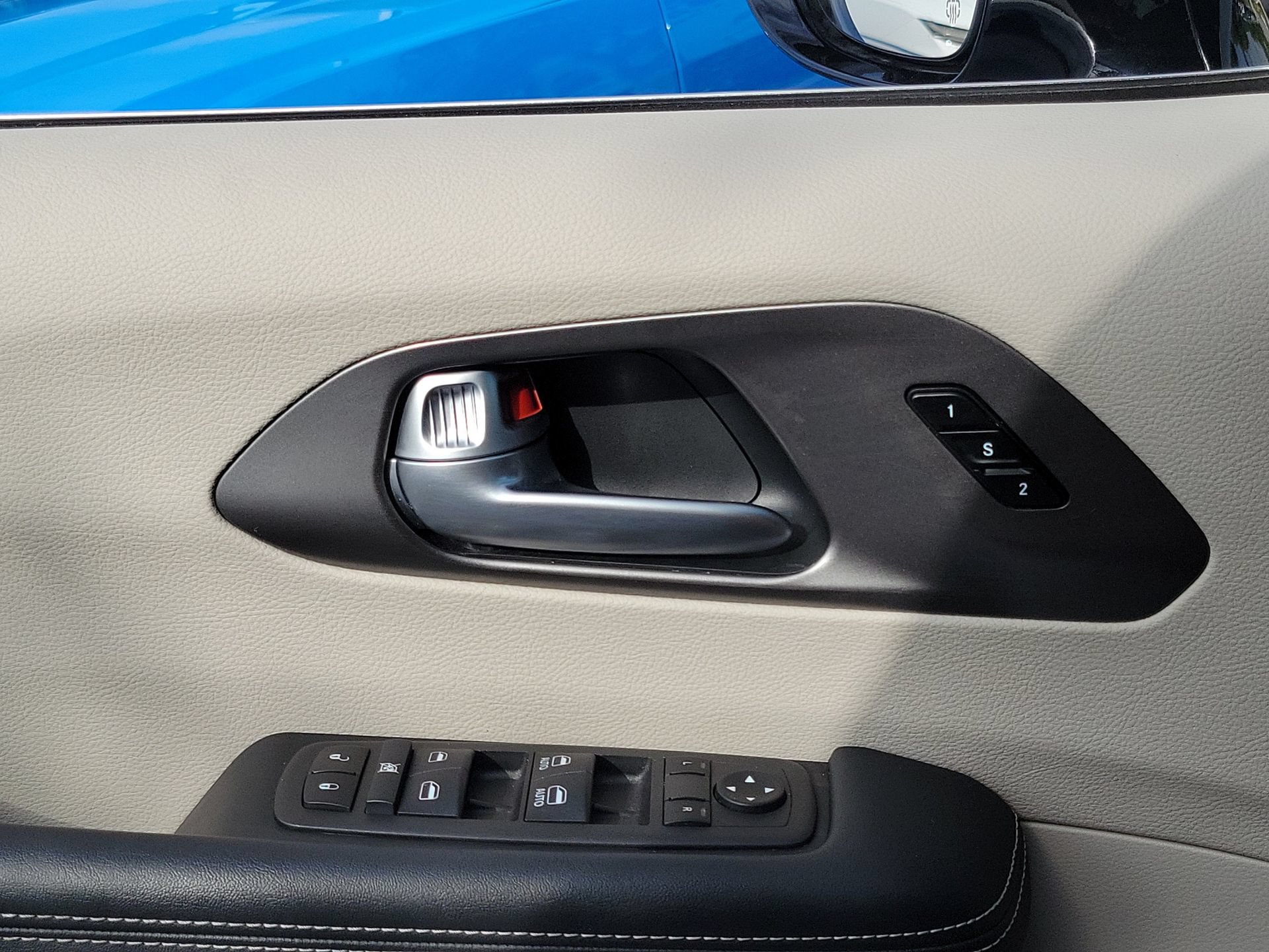 Certified 2024 Chrysler Pacifica Touring-L FWD image 11