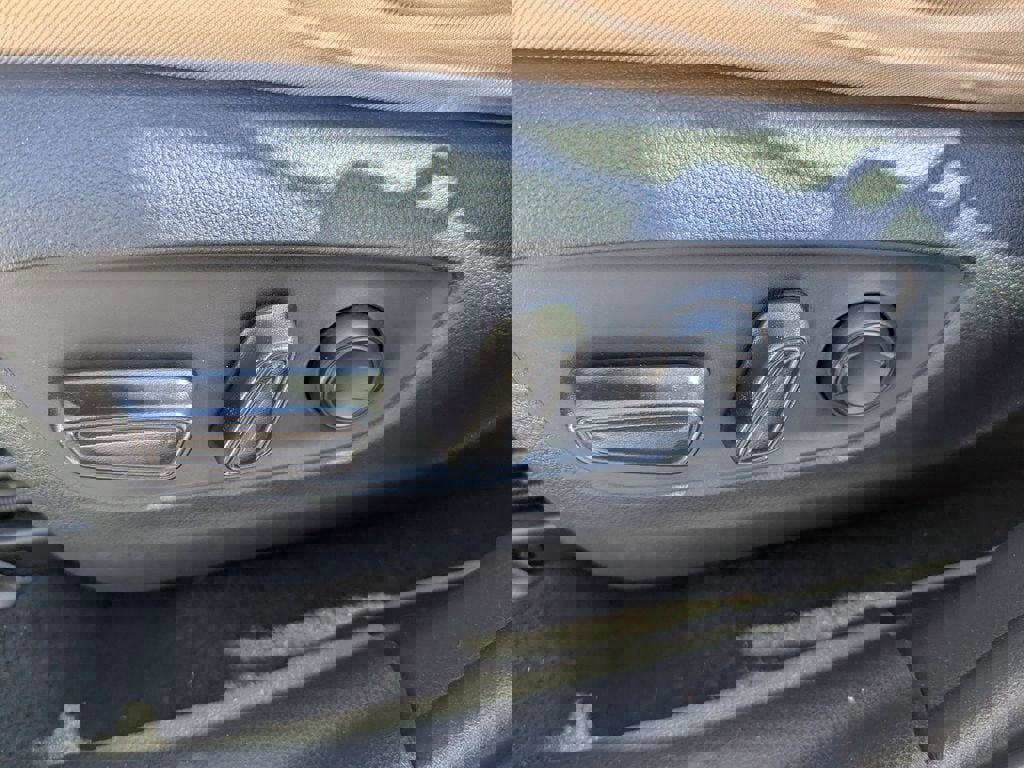 Used 2020 Toyota RAV4 XLE image 17