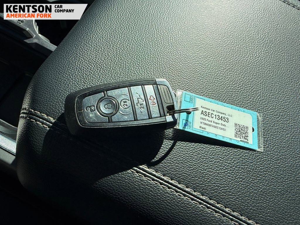 Used 2025 Ford F350 Lariat w/ Black Appearance Package image 40