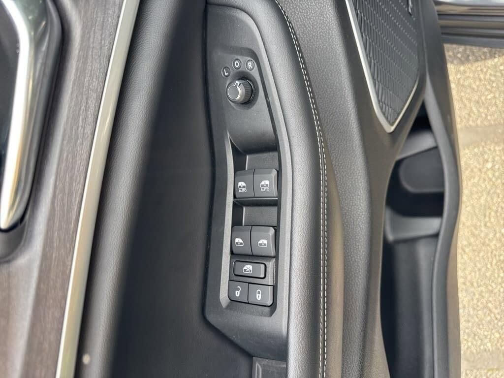 Used 2025 Jeep Grand Cherokee Limited 4xe w/ MOPAR Finishing Package AWD/4WD image 17