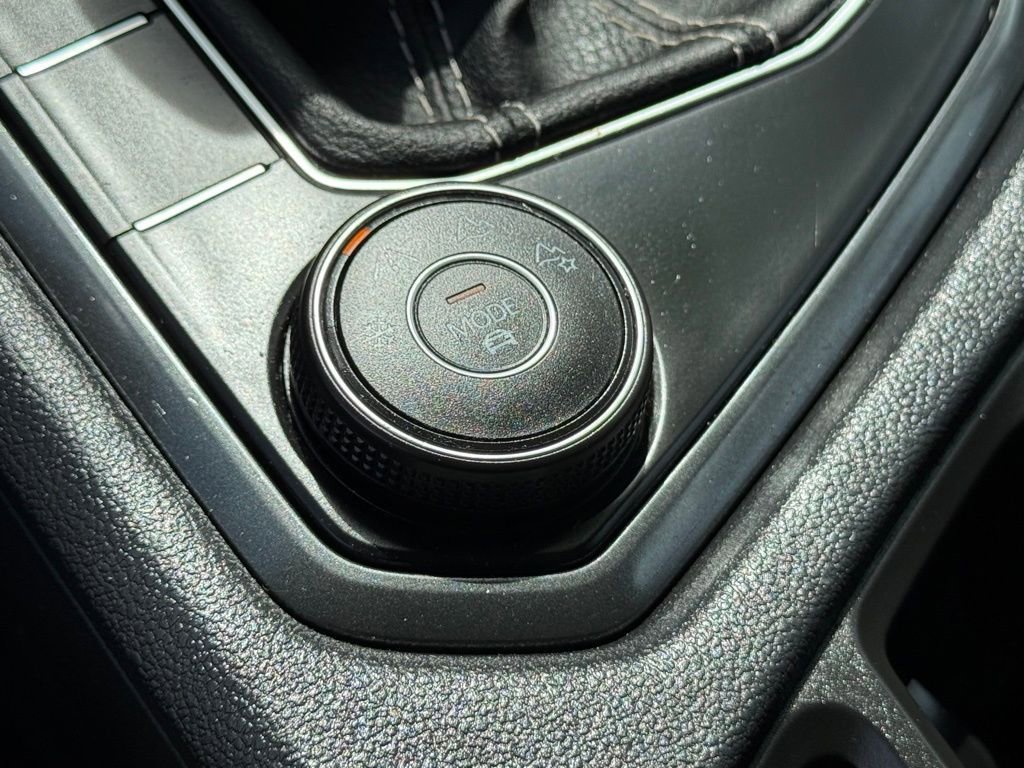 Used 2022 Volkswagen Tiguan SE w/ Panoramic Sunroof Package AWD/4WD image 23