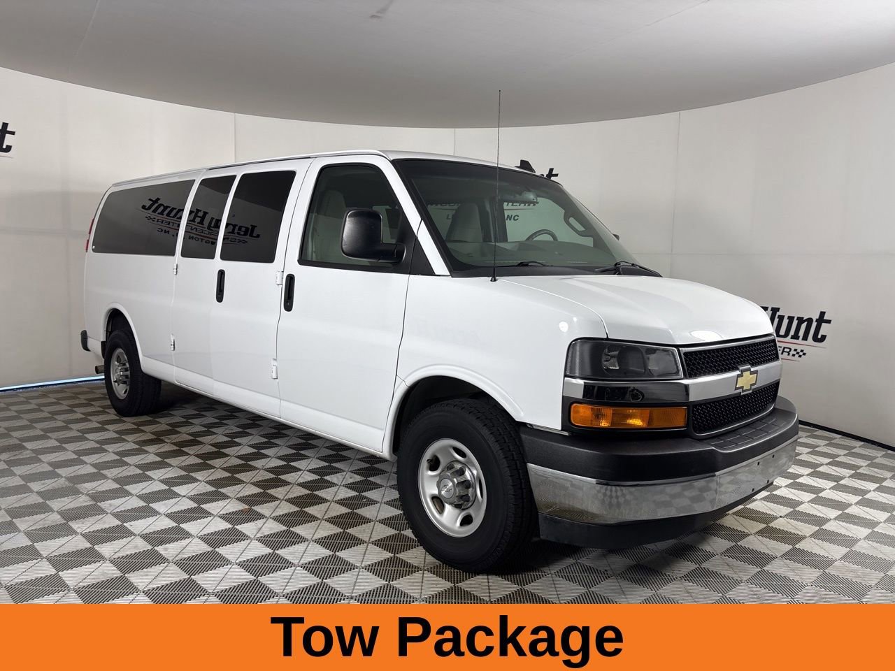 Used 2017 Chevrolet Express 3500 LT w/ LT Preferred Equipment Group image 5