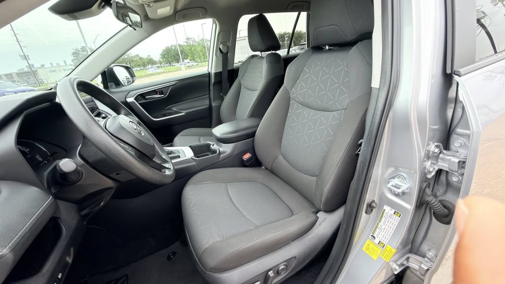 Used 2025 Toyota RAV4 XLE FWD image 25
