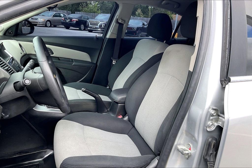 Used 2011 Chevrolet Cruze LS FWD image 32