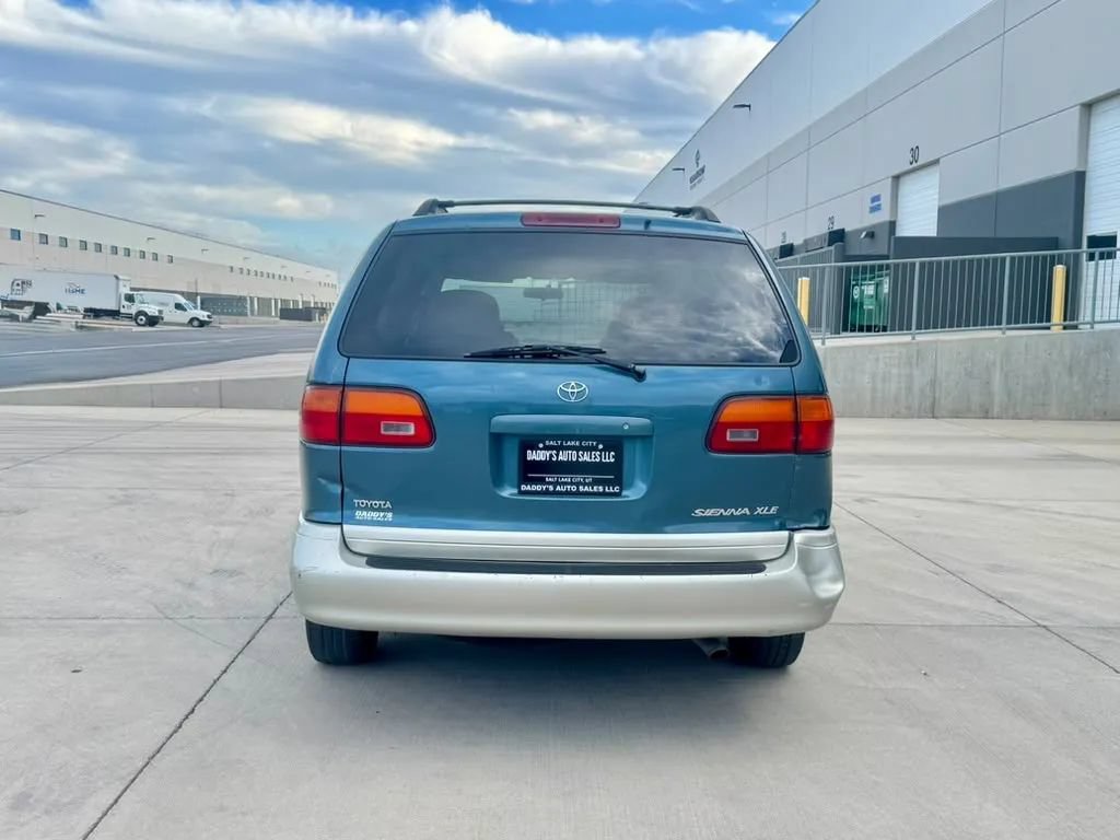 Used 2000 Toyota Sienna XLE w/ XLE Luxury Pkg FWD image 4