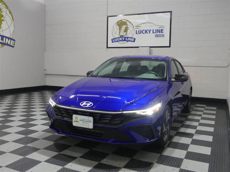 Used 2025 Hyundai Elantra Sport FWD image 4