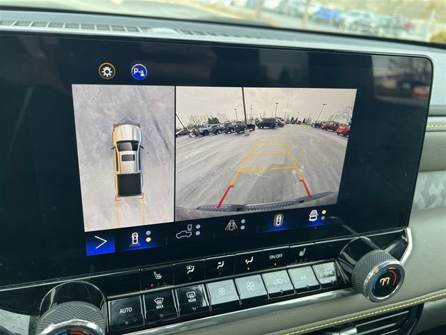 Used 2024 Chevrolet Colorado ZR2 w/ Technology Package AWD/4WD image 22