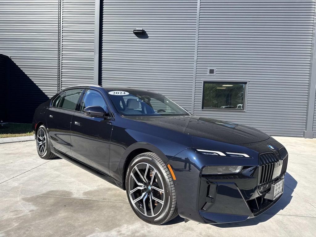 Used 2024 BMW 760i xDrive image 9