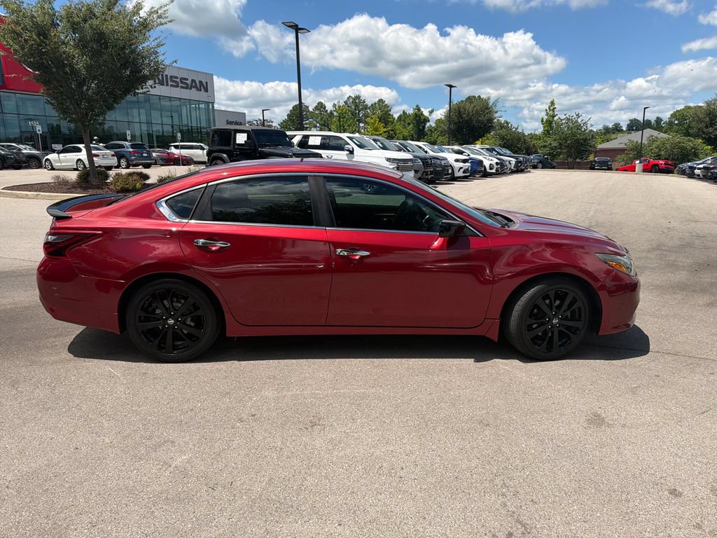 Used 2017 Nissan Altima 2.5 SR w/ Midnight Edition Package FWD image 2