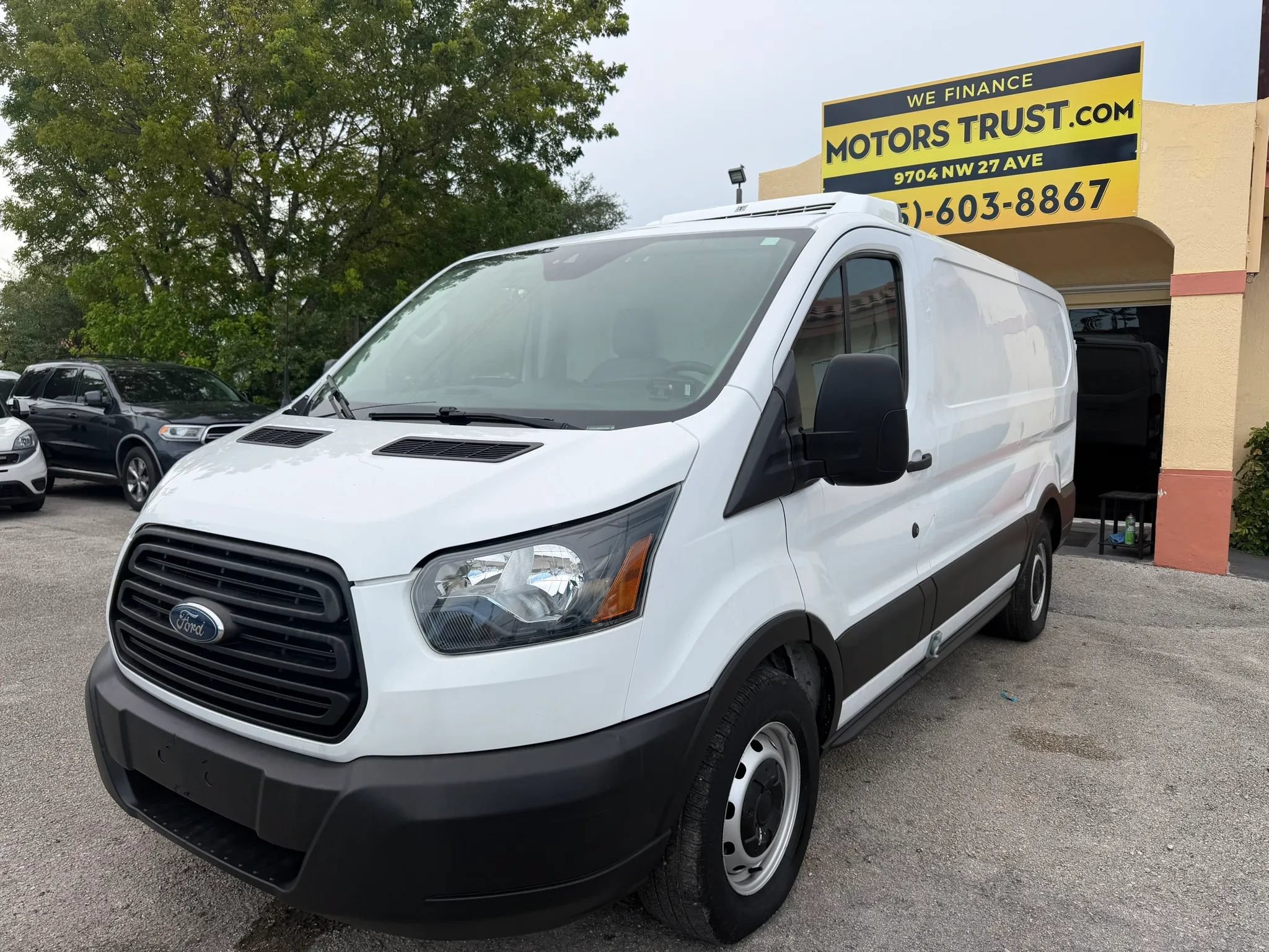 Used 2019 Ford Transit 150 130 Low Roof RWD image 2