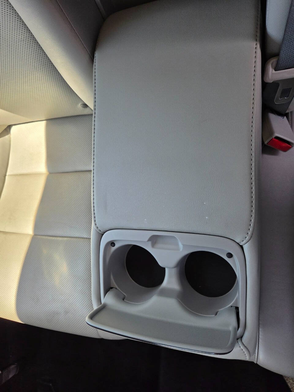 Used 2015 Toyota Avalon Limited FWD image 38