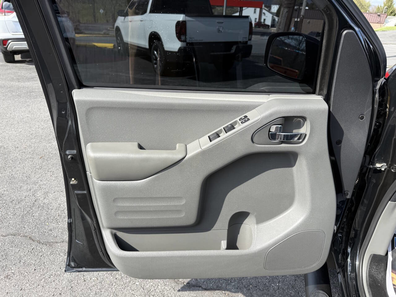 Used 2019 Nissan Frontier SV w/ Value Truck Package image 9