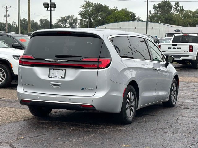 Used 2023 Chrysler Pacifica Touring-L FWD image 36