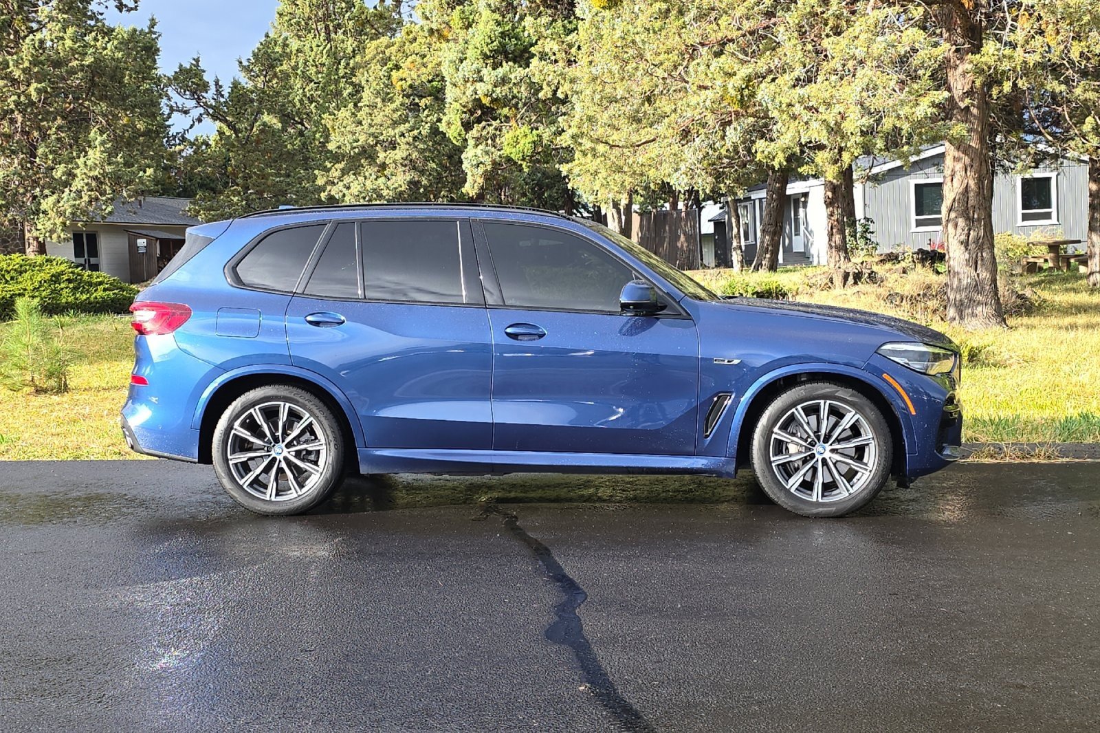Used 2023 BMW X5 xDrive45e w/ M Sport Package image 3