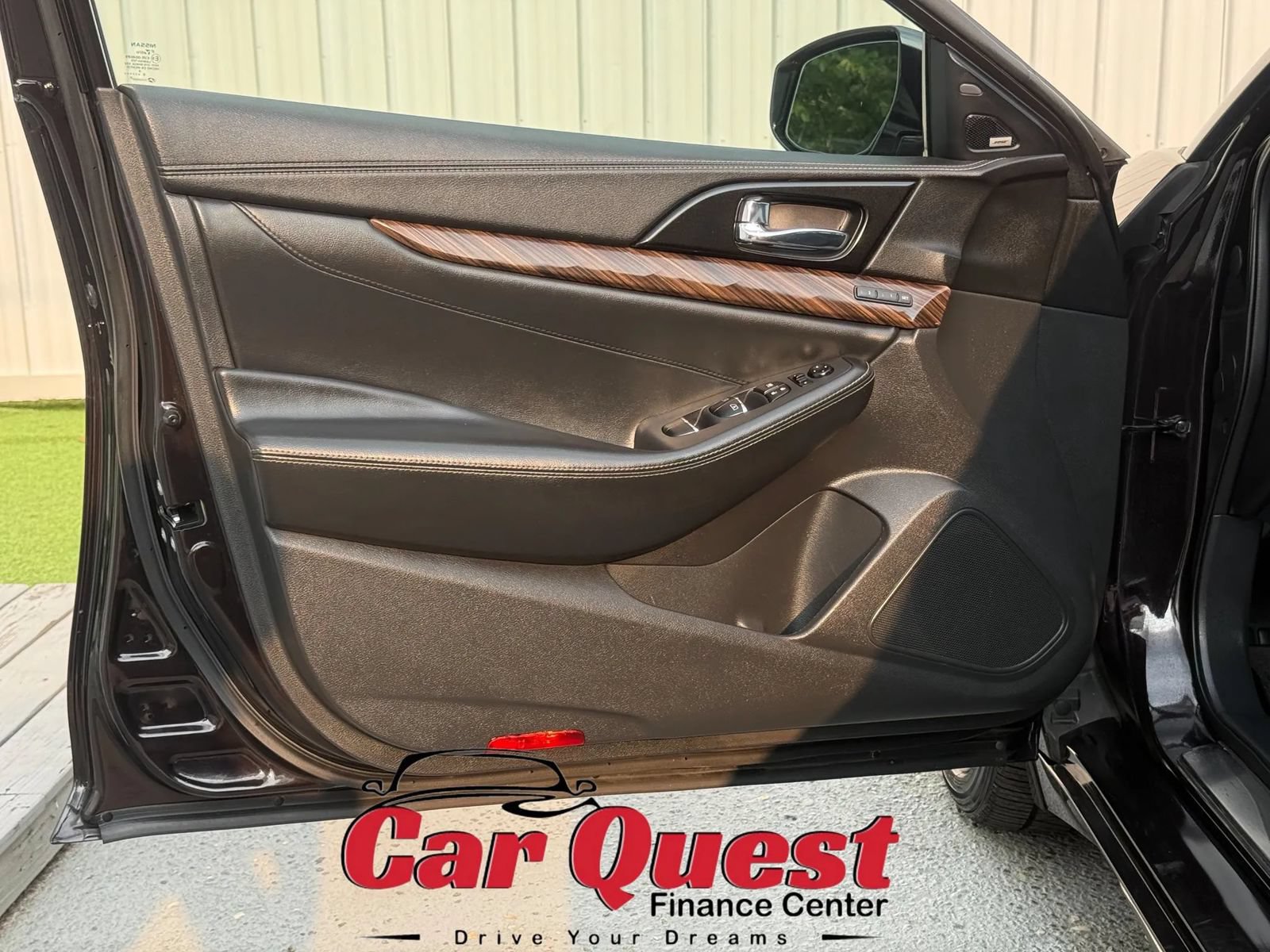 Used 2017 Nissan Maxima Platinum w/ Interior Lighting Package FWD image 11