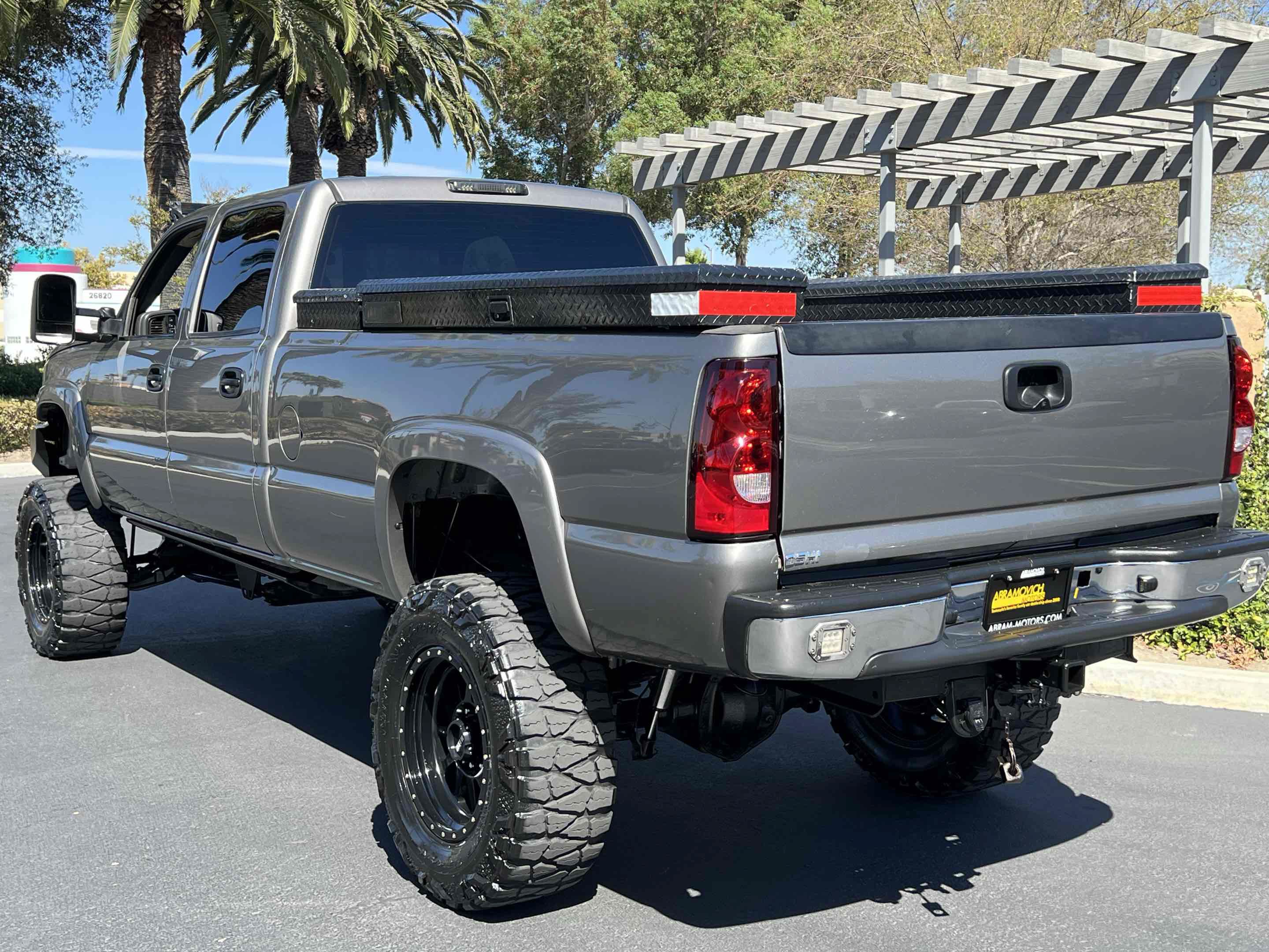 Used 2006 Chevrolet Silverado 3500 LT w/ Heavy-Duty Power Package AWD/4WD image 2
