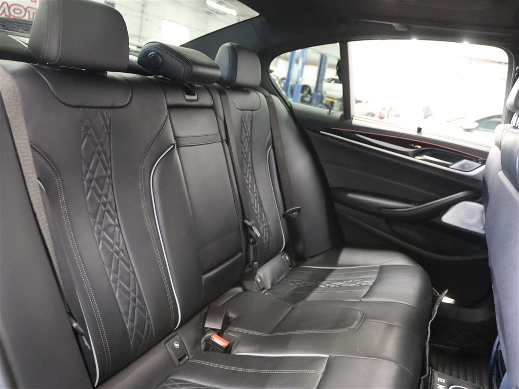 Used 2020 BMW M550i xDrive w/ Executive Package image 14