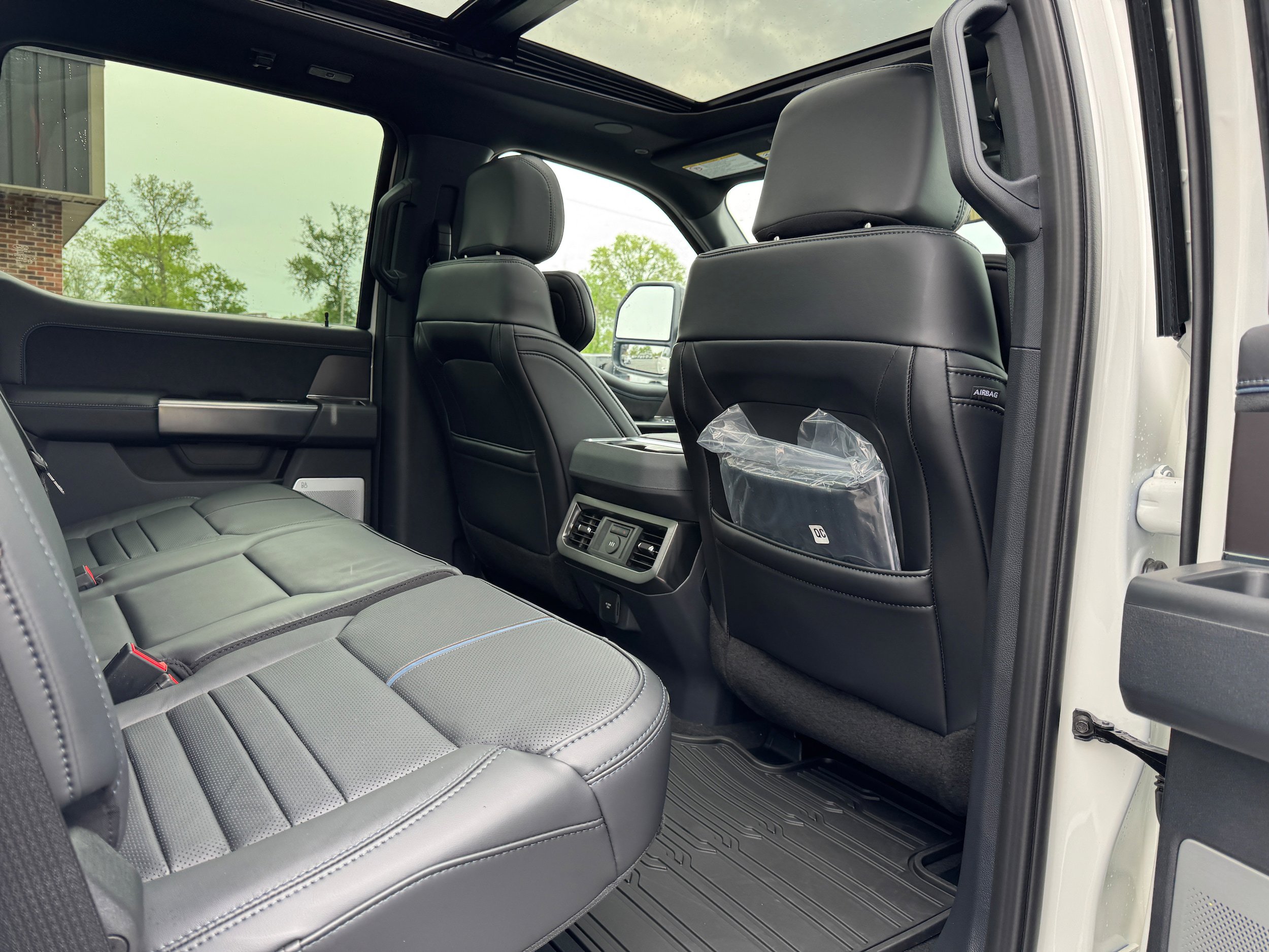 New 2026 Ford F250 Platinum w/ Tremor Off-Road Package AWD/4WD image 15