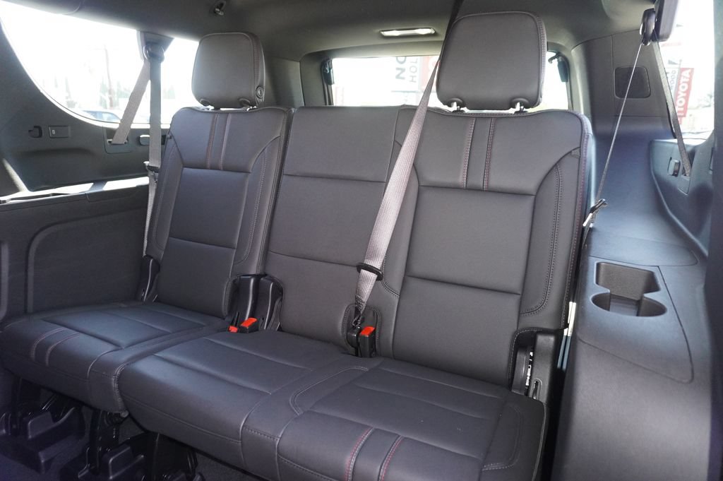 Used 2026 Chevrolet Suburban RST RWD image 11