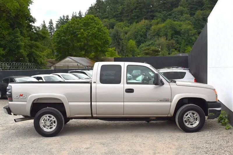Used 2005 Chevrolet Silverado 2500 LT w/ Heavy-Duty Power Package AWD/4WD image 6