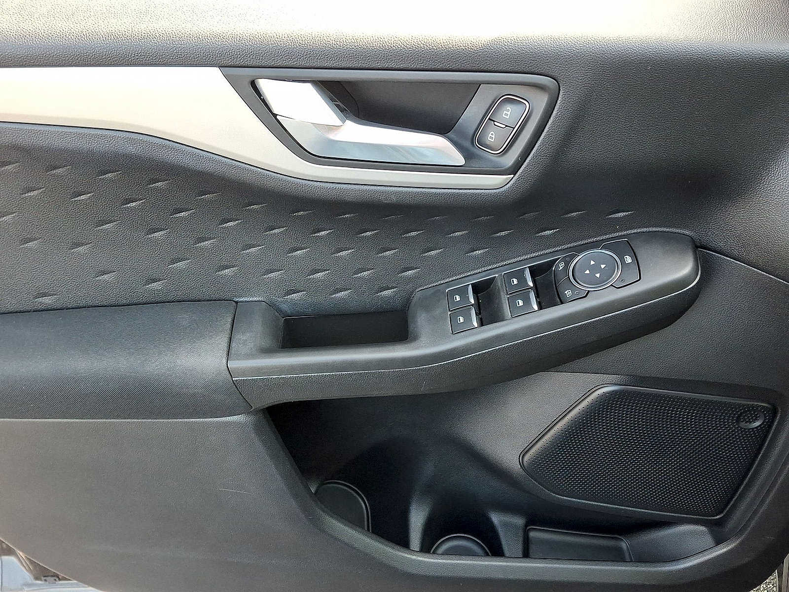 Used 2020 Ford Escape SE FWD image 10