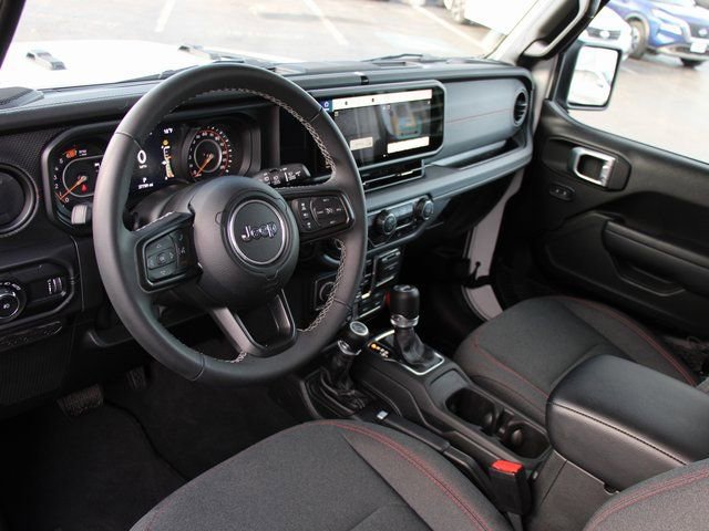Used 2025 Jeep Wrangler Unlimited Rubicon image 4