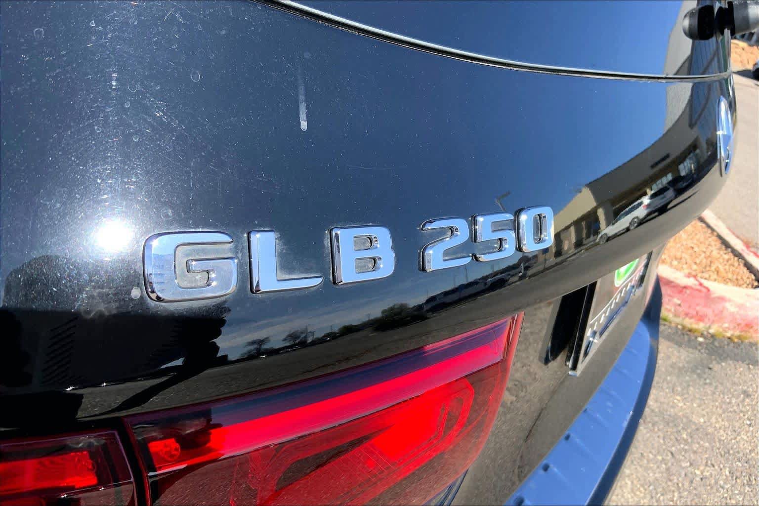 Used 2022 Mercedes-Benz GLB 250 w/ Premium Package Lite image 29