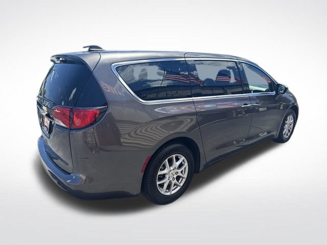 Used 2023 Chrysler Voyager LX FWD image 3