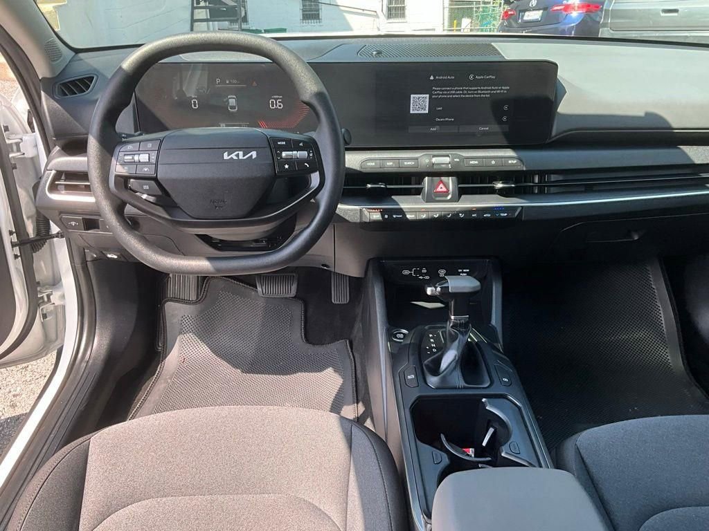 Used 2025 Kia K4 LXS image 23