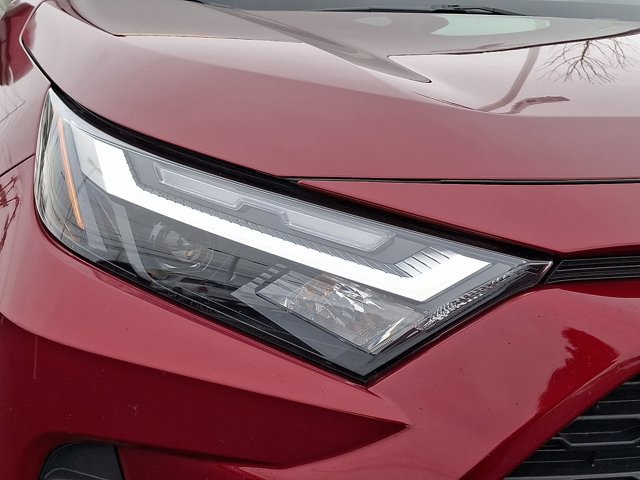 Used 2022 Toyota RAV4 XLE Premium image 9