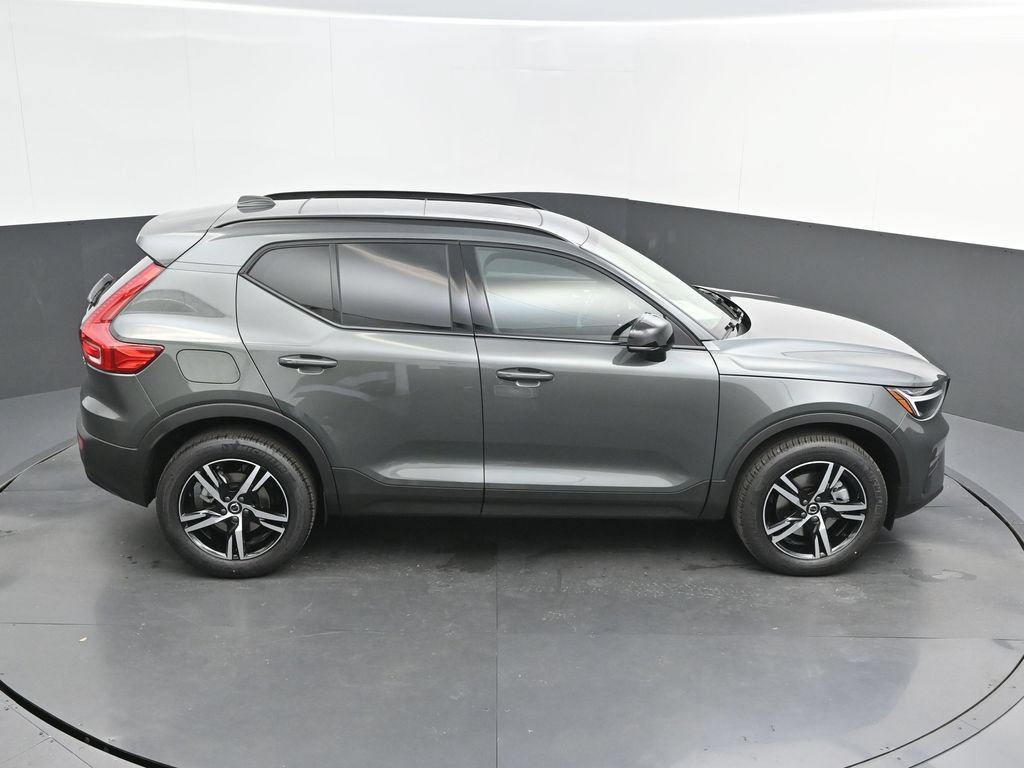 New 2026 Volvo XC40 B4 Core w/ Protection Package Premier FWD image 28