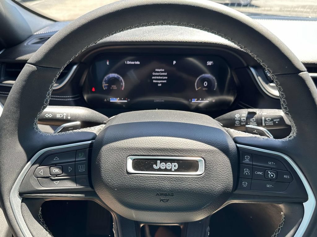 Used 2023 Jeep Grand Cherokee Altitude AWD/4WD image 19