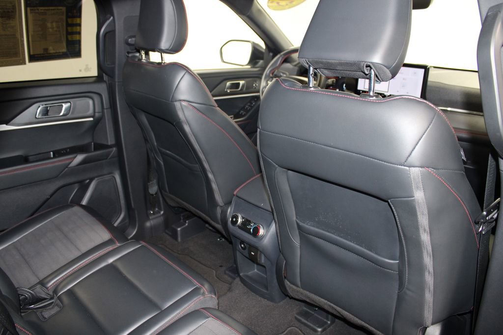 Used 2025 Ford Explorer ST-Line w/ ST-Line Street Pack image 36