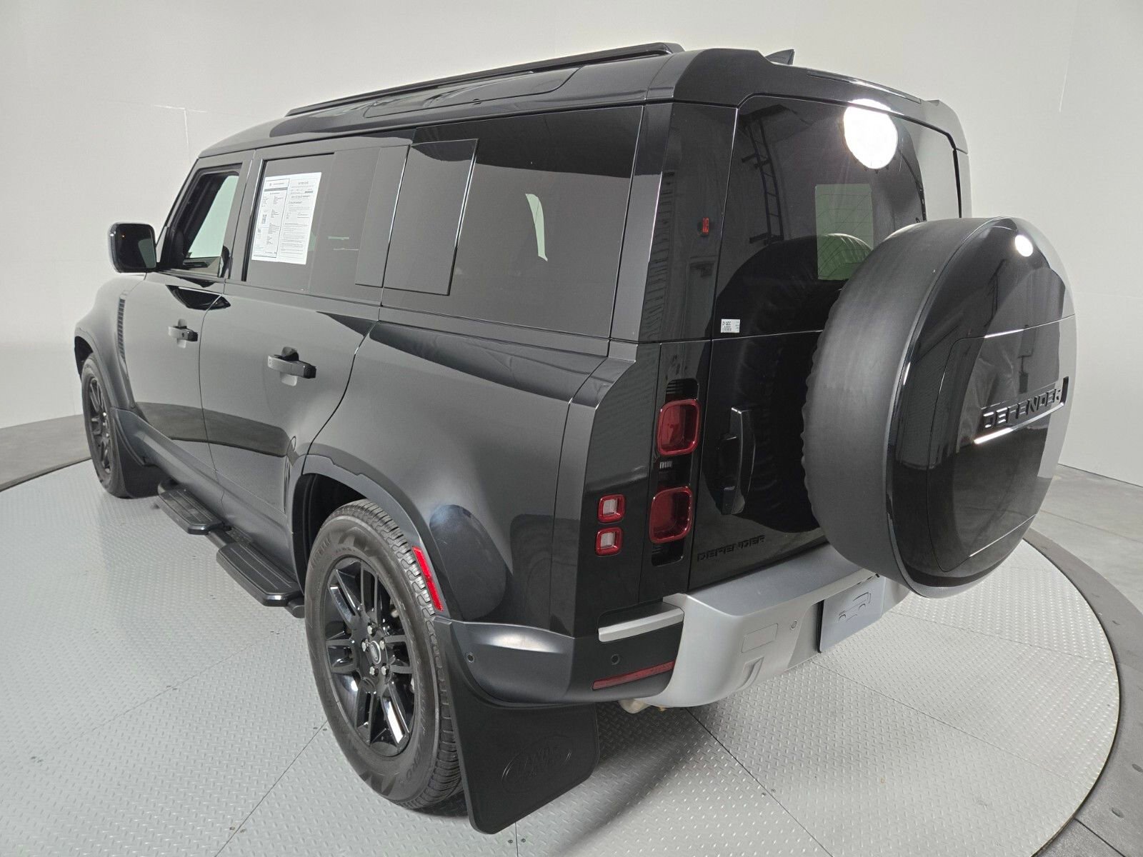 Used 2025 Land Rover Defender 110 S AWD/4WD image 7
