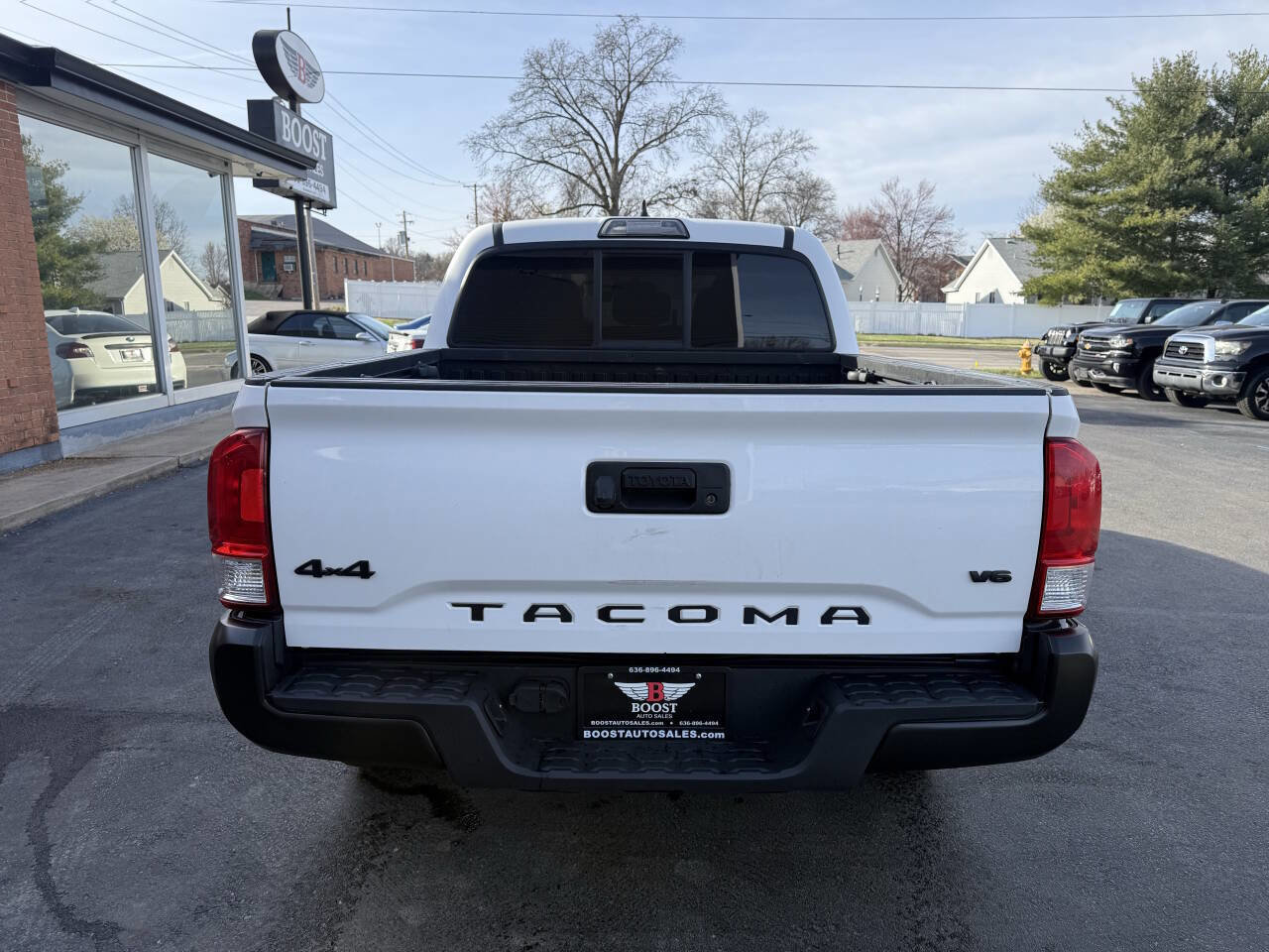 Used 2017 Toyota Tacoma SR5 w/ Exterior Package image 5