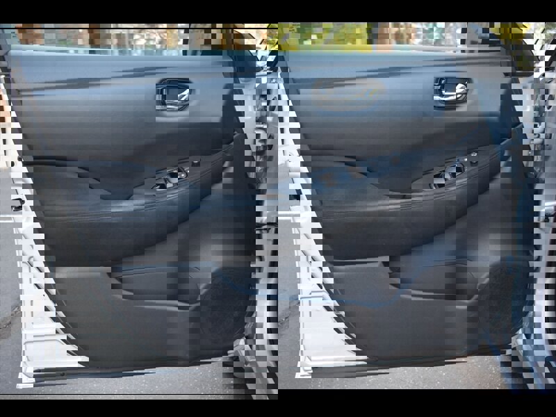 Used 2016 Nissan Leaf SV image 17