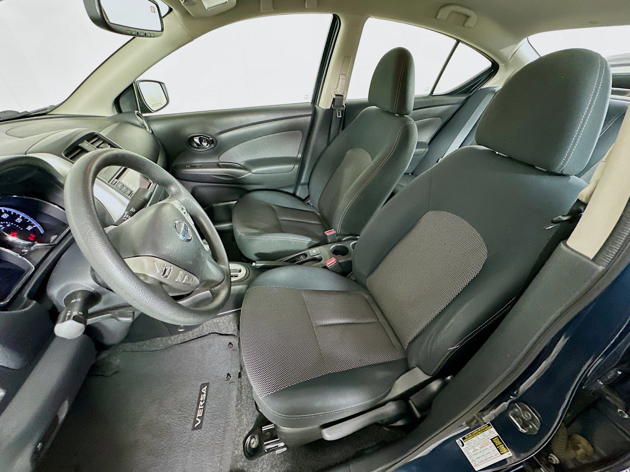 Used 2015 Nissan Versa SV image 13