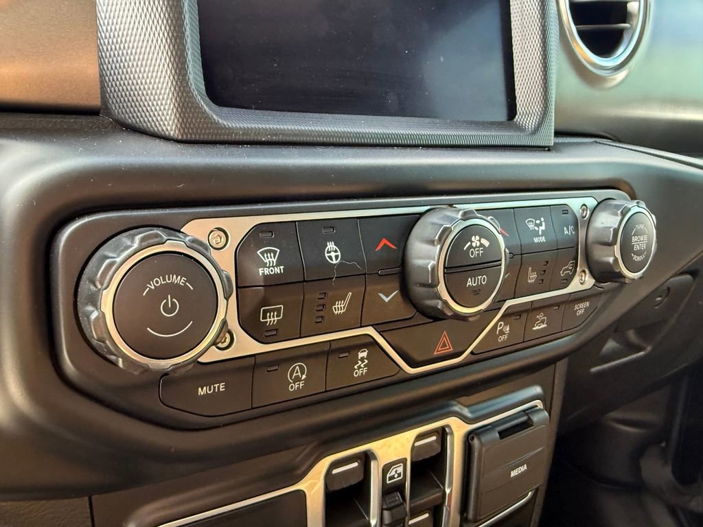 Used 2023 Jeep Wrangler Unlimited Rubicon w/ LED Lighting Group image 23