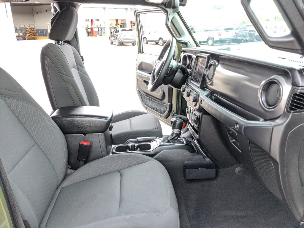 Used 2023 Jeep Gladiator Sport AWD/4WD image 17