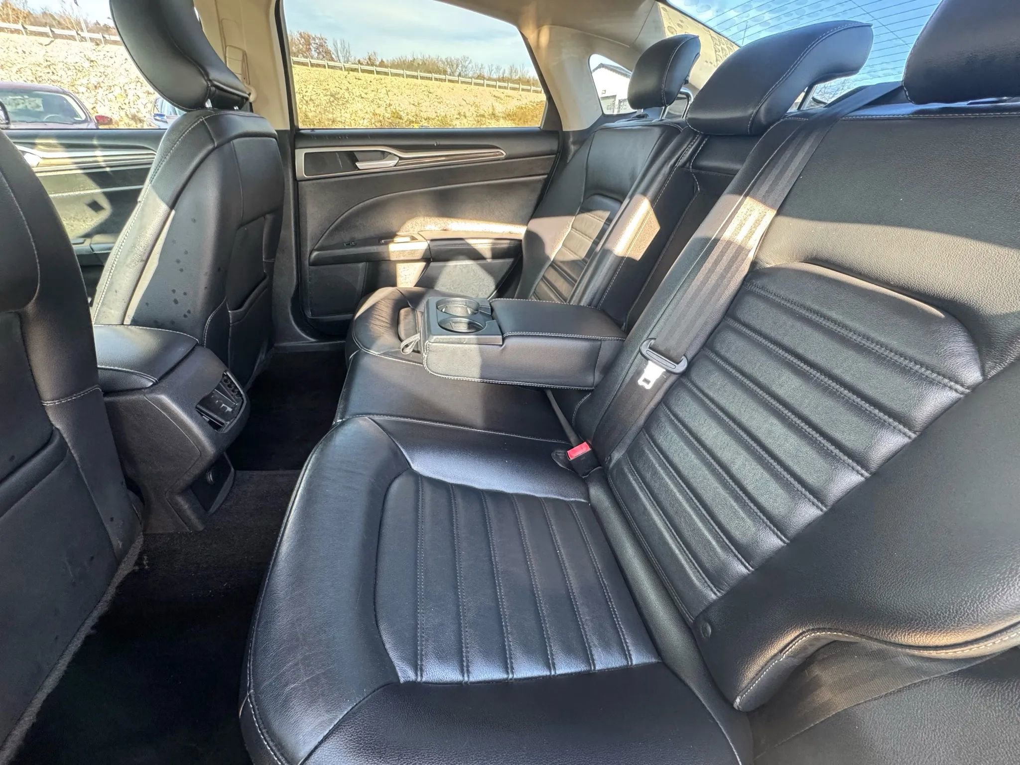 Used 2017 Ford Fusion SE w/ Fusion SE Technology Package image 22