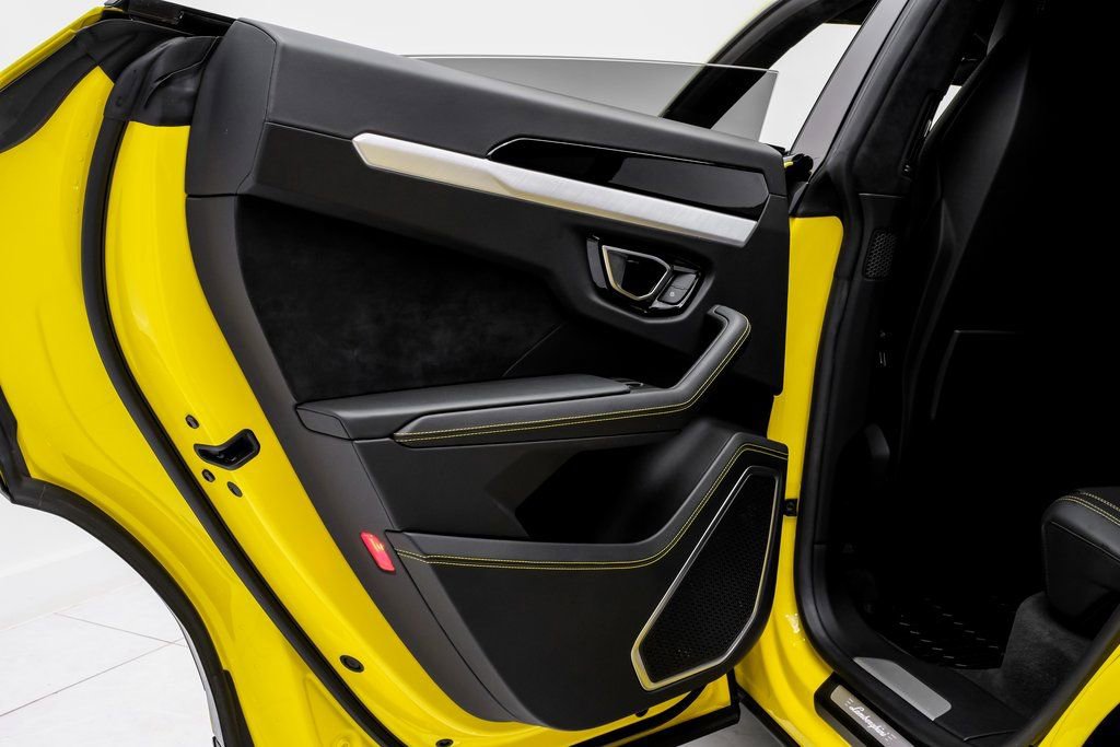 Used 2022 Lamborghini Urus image 39