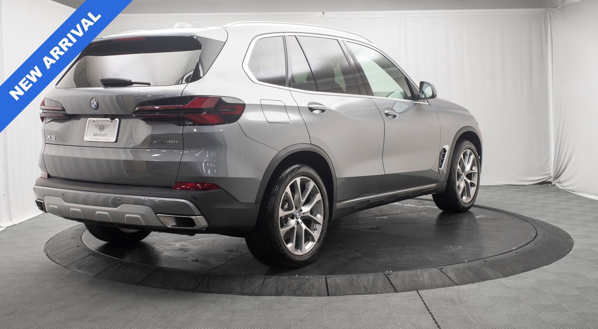 Used 2024 BMW X5 xDrive40i w/ Parking Assistance Package AWD/4WD image 3