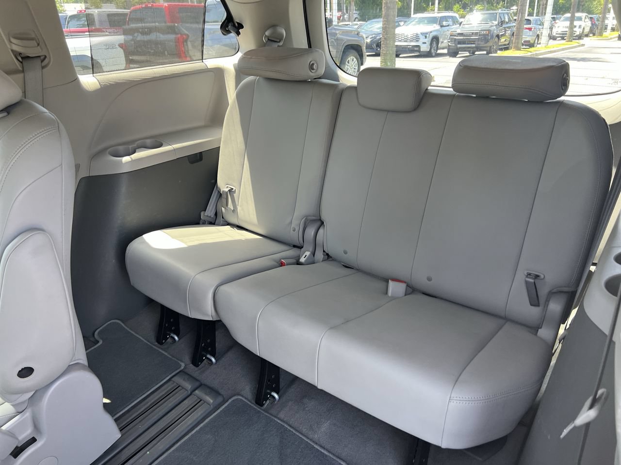Used 2018 Toyota Sienna XLE FWD image 33